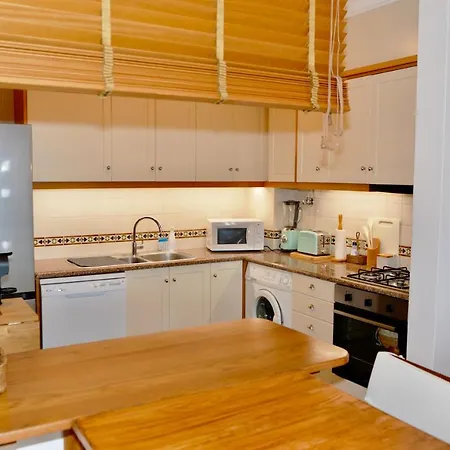 Sunset - Fantastic 1 Bedroom Sleeps 4 In Amazing Complex Apartment *